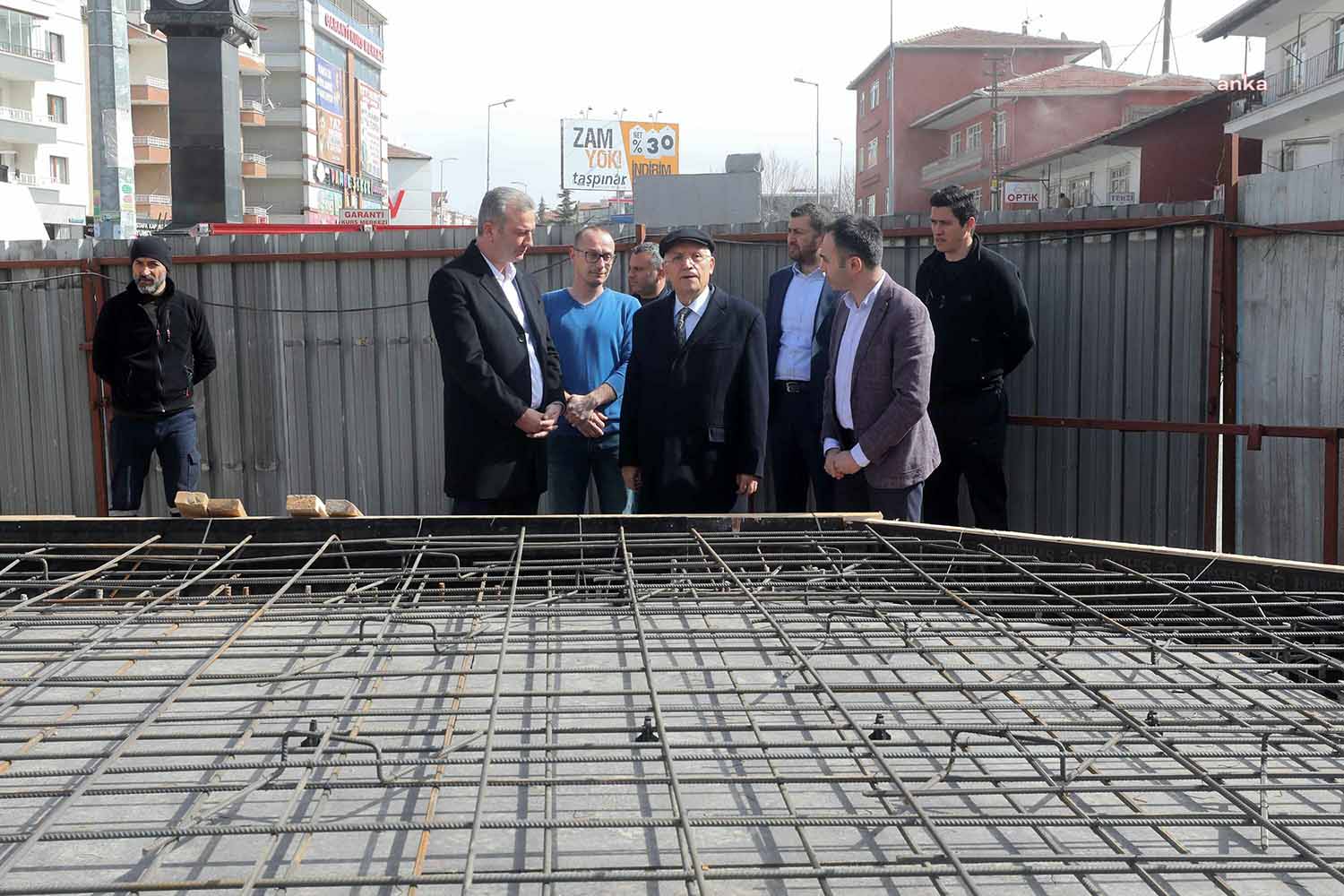 Yenimahalle Belediye Başkanı Fethi Yaşar, ilçe genelinde yapımına devam edilen