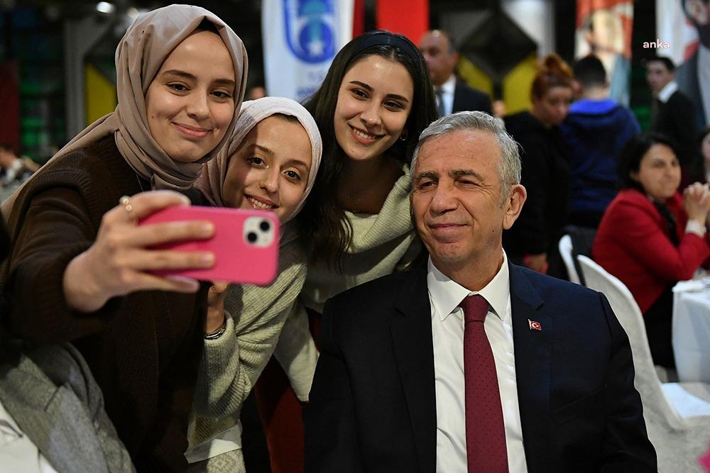 Mansur Yavaş, Deprem Dayanışmasına Katkı Sunan Gönüllü Gençlerle Bir Araya Geldi: "Minnettarız, Sizlerle Övünüyoruz"50579-2
