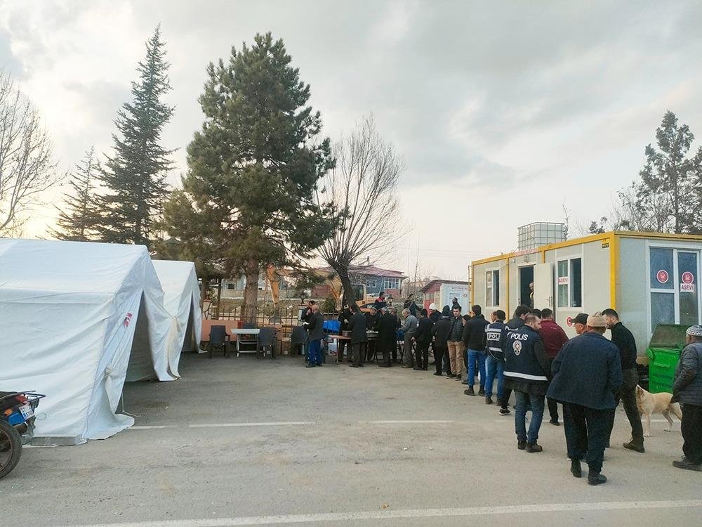 Keçiören Belediyesi tarafından depremin merkez üssü Kahramanmaraş’a gönderilen aş evi