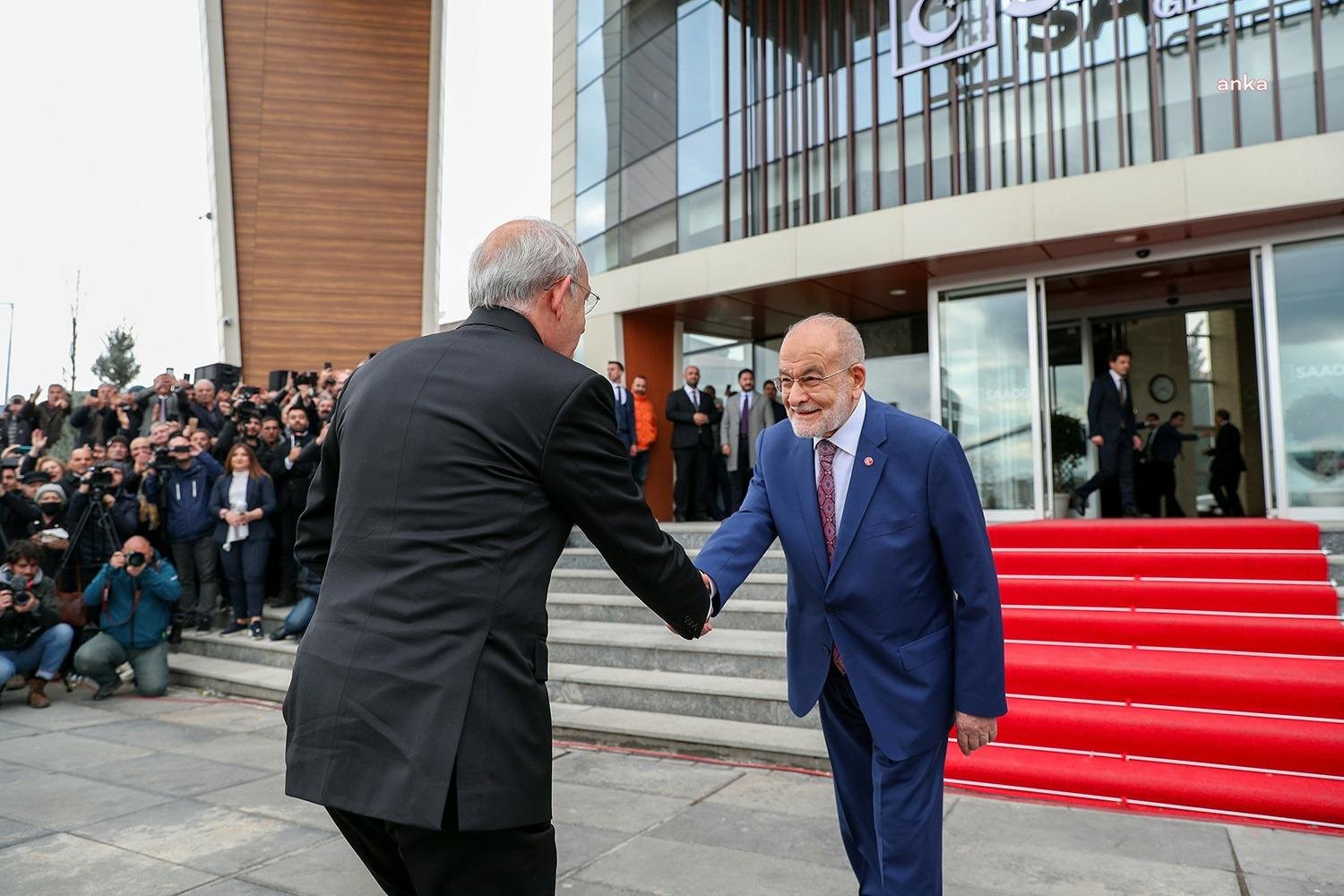 Saadet Partisi Ev Sahipliğindeki “Millet İttifakı Liderler Buluşması” Başladı Saadet Partisi Genel Merkezi’ndeki Millet İttifakı Liderler Buluşması, bugün saat