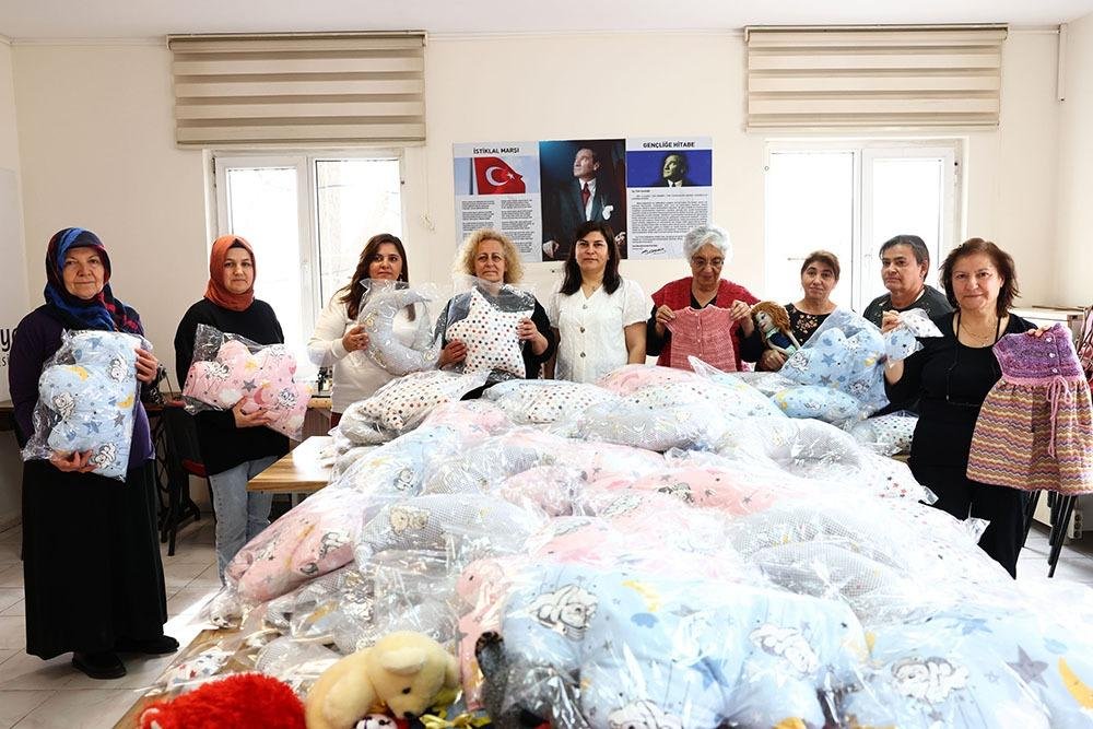 Çankaya’dan Depremzede Çocuklara Gönül Köprüsü Çankaya Belediyesine bağlı Çankaya Evlerinin eğitici ve kursiyerleri, depremzede çocuklar