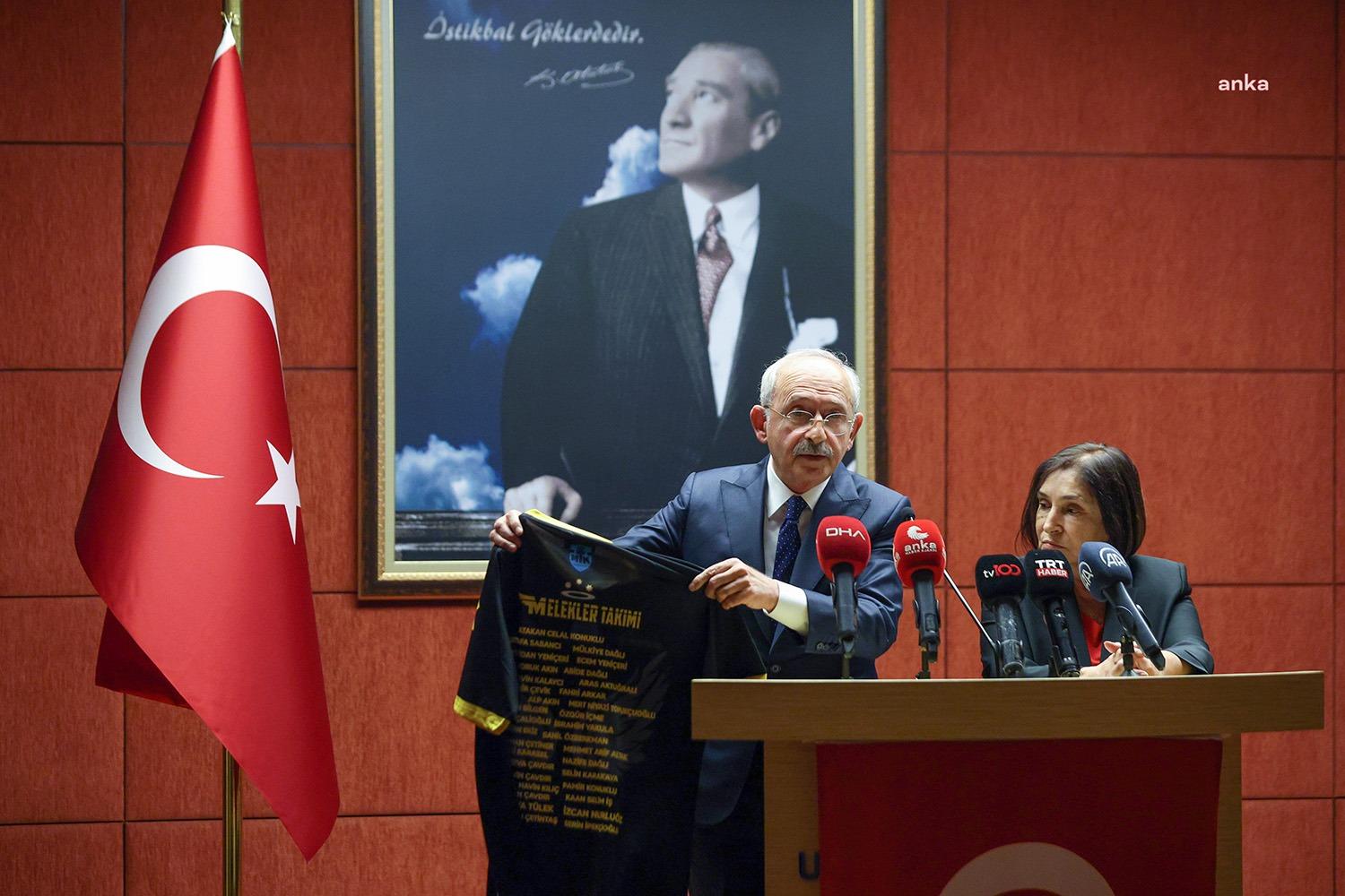 Kılıçdaroğlu, KKTC Dönüşü Konuştu: “Çocukların Katilleri Belli… Cumhurbaşkanı Olarak Hesabını Soracağım” Millet İttifakı Cumhurbaşkanı adayı Kemal Kılıçdaroğlu, KKTC ziyaretinin ardından Esenboğa