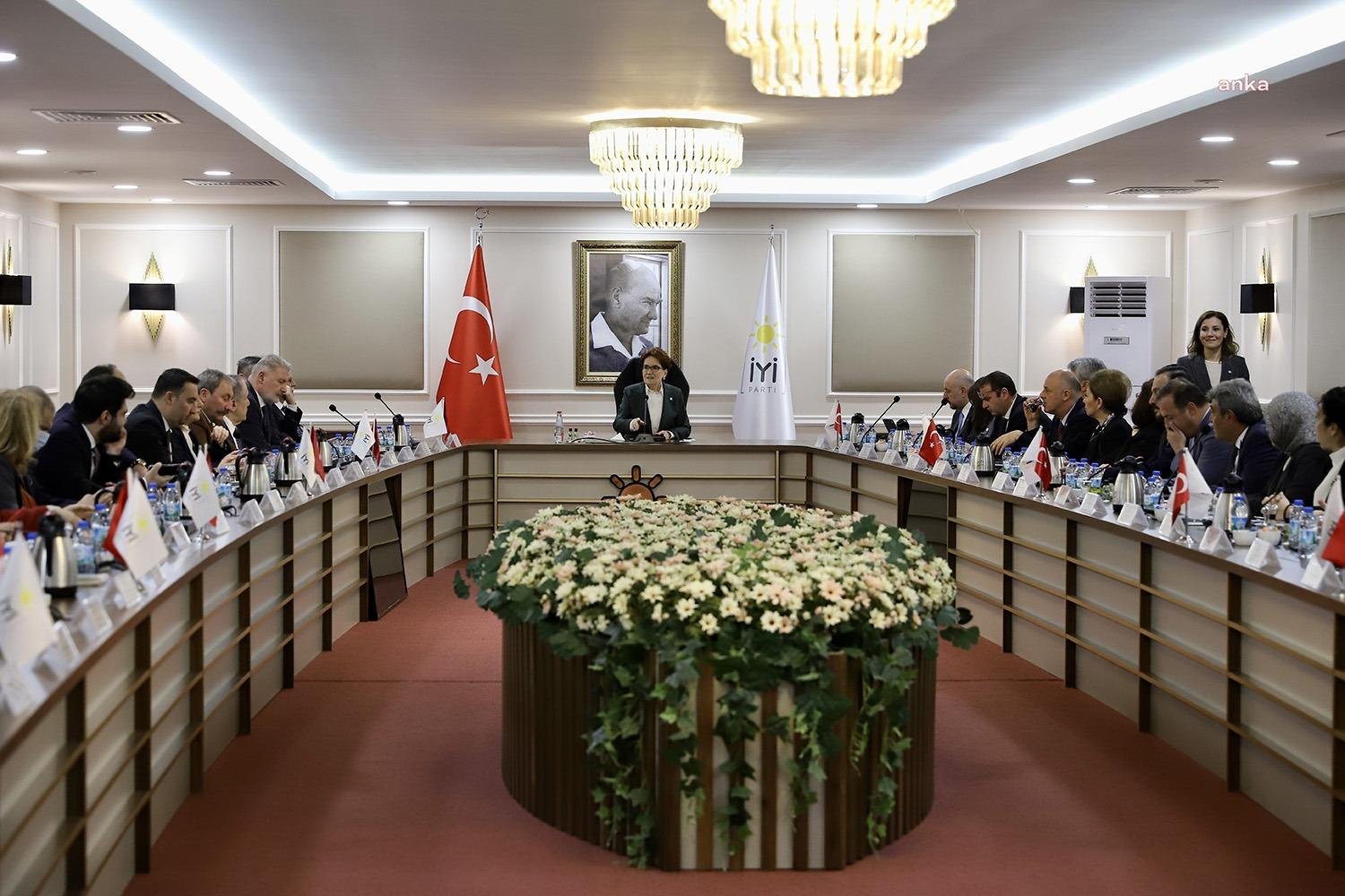 Akşener, Genel İdare Kurulu Üyeleri ve Başdanışmanları İle Bir Araya Geldi İYİ Parti Genel Başkanı Meral Akşener, Genel İdare Kurulu Üyeleri