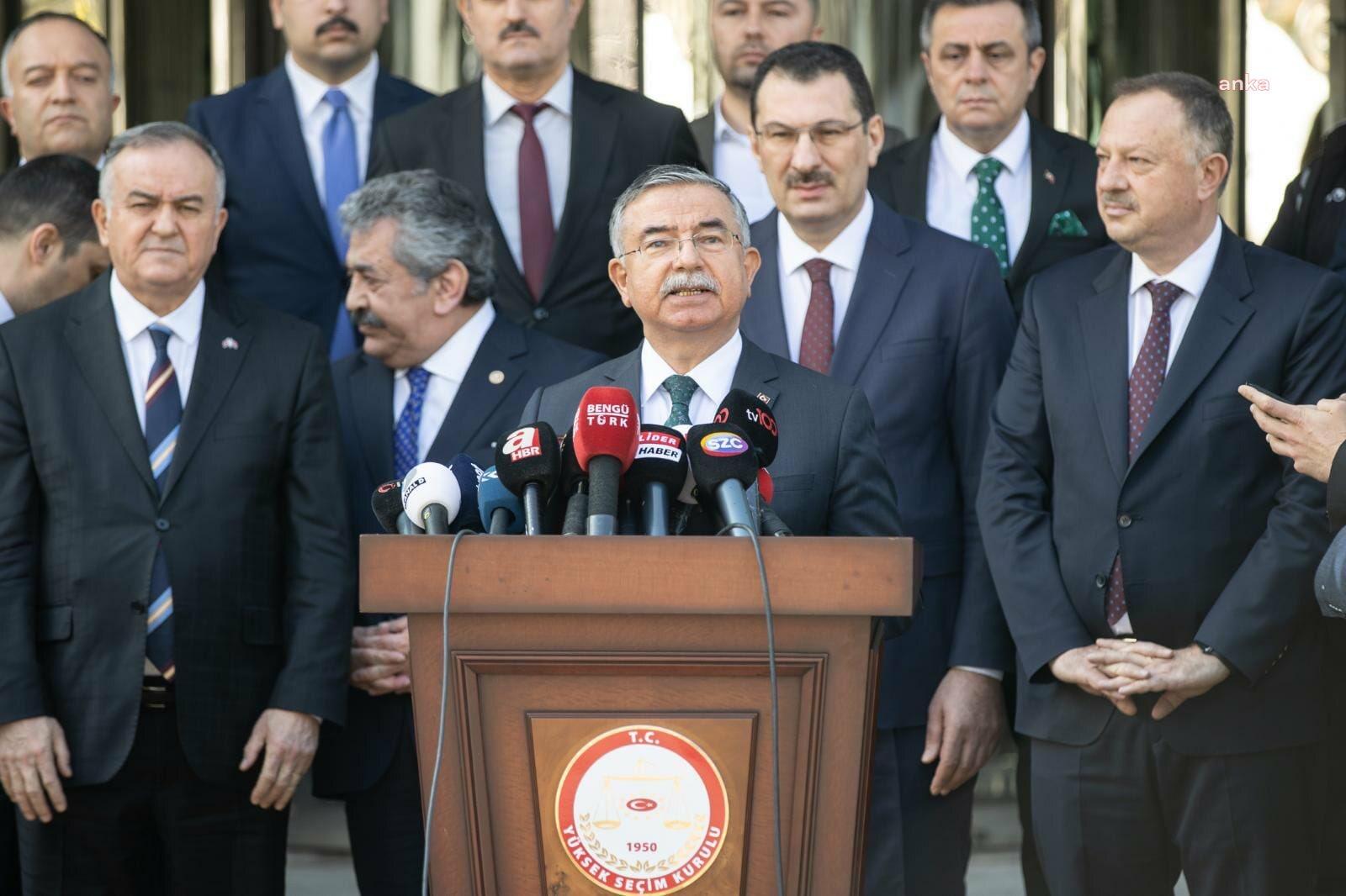 AKP ve MHP, Recep Tayyip Erdoğan’ın Üçüncü Kez Cumhurbaşkanı Adayı Olması İçin YSK’ya Başvurdu AKP ve MHP, Cumhurbaşkanı ve AKP Genel Başkanı Recep Tayyip