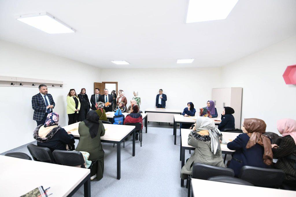 pursaklar-yeni-bir-cok-amacli-sosyal-tesise-daha-kavustu