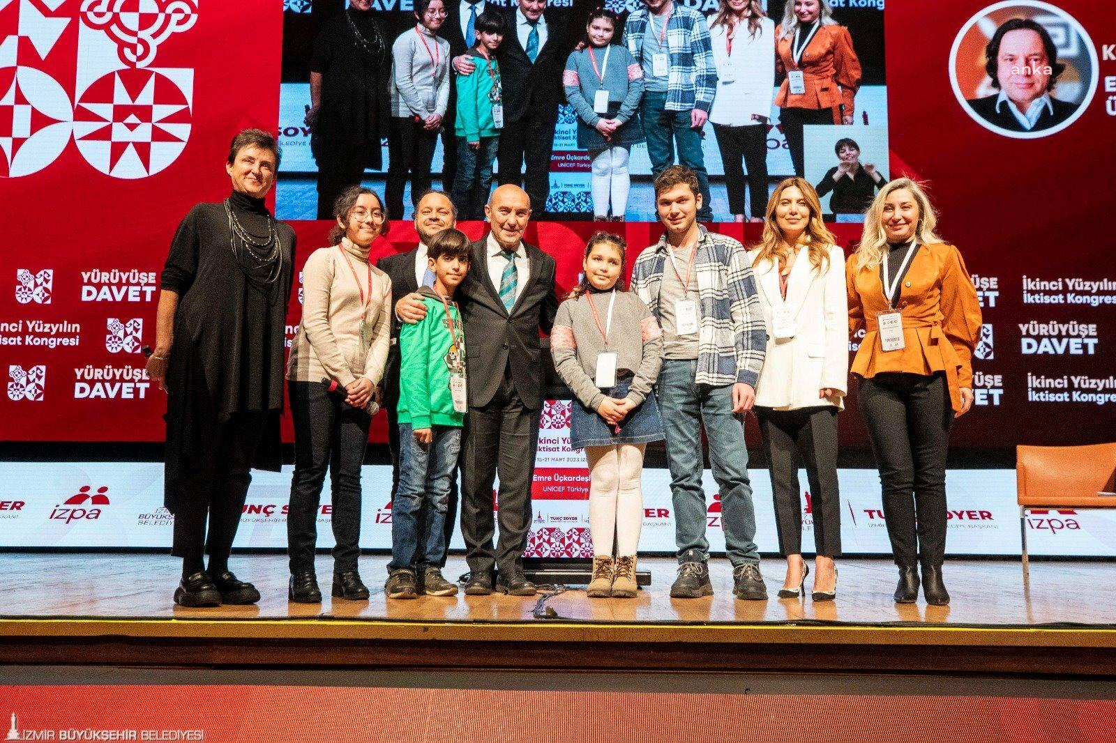 İzmir Büyükşehir Belediyesi tarafından düzenlenen İkinci Yüzyılın İktisat Kongresi'nde, çocuklar