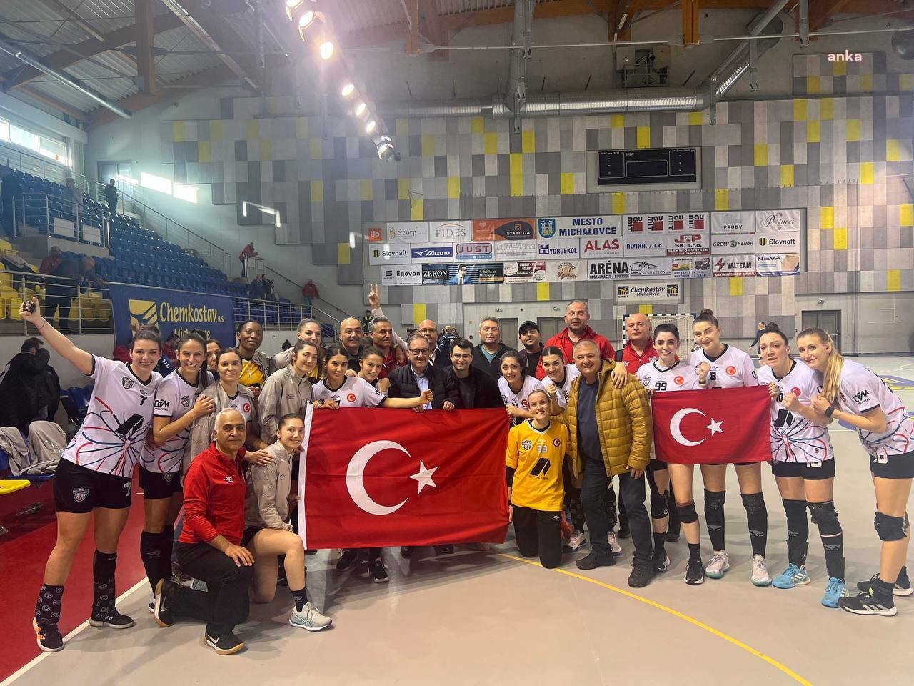 EHF Hentbol Kadınlar Avrupa Kupası yarı final rövanş maçında deplasmanda