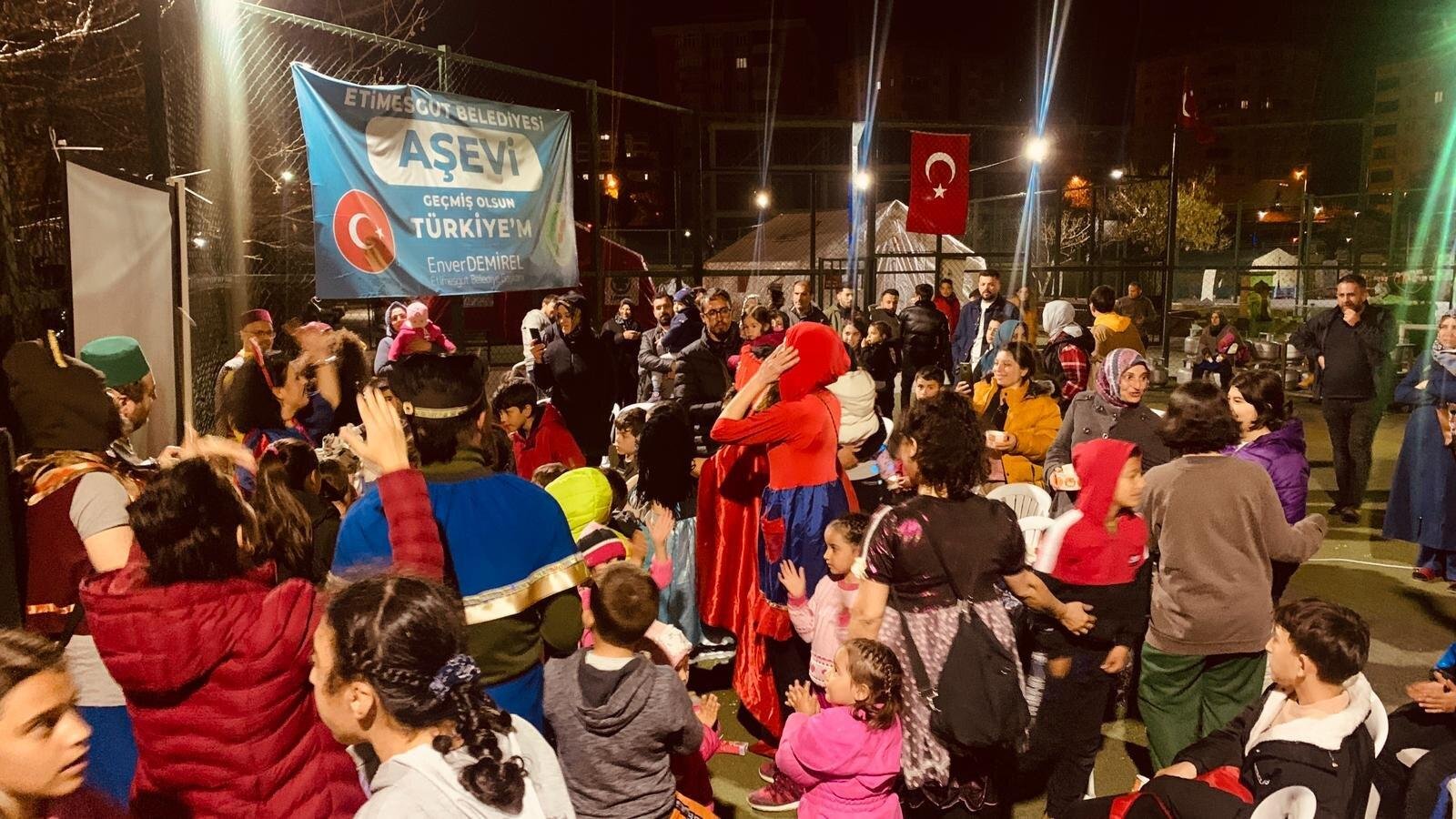 Her Şey Depremzede Çocuklar Gülsün Diye Etimesgut Belediyesi, depremin psikolojik yaralarını sarmak için depremzedelere yönelik etkinlikler