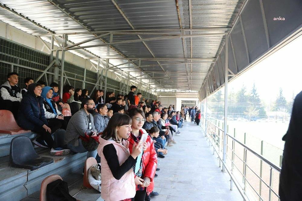 eskisehirde-derbi-heyecani-eskisehirspor-rakibini-4-1-maglup-etti