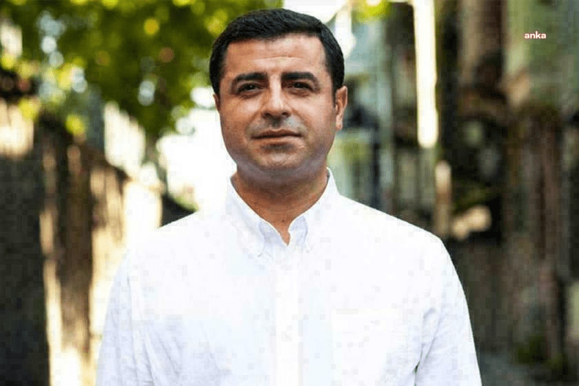 Selahattin Demirtaş: Sayın Kılıçdaroğlu’na Hayırlı Olsun Diyoruz. Kendisini HDP’ye de Bekliyoruz Eski HDP Eş Genel Başkanı Selahattin Demirtaş, Millet İttifakı Cumhurbaşkanı Adayı