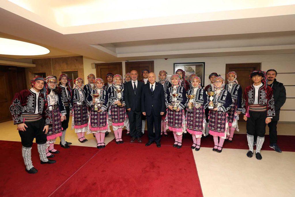 yasar-tubilin-mutlulugunu-paylasti