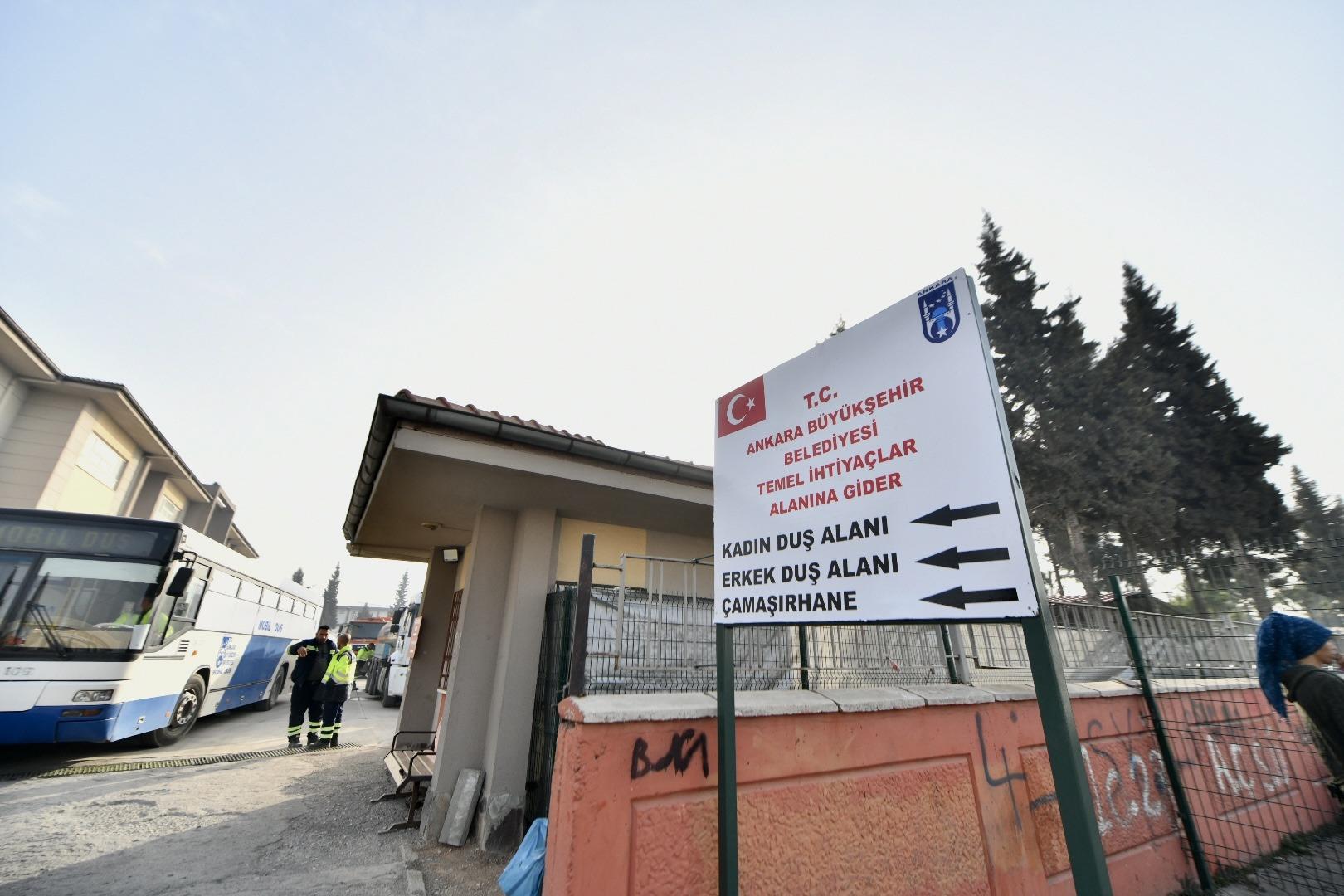 Ankara Büyükşehir Belediyesinin TIR’lardan dönüştürerek Kahramanmaraş’a gönderdiği duş alanları Nurettin