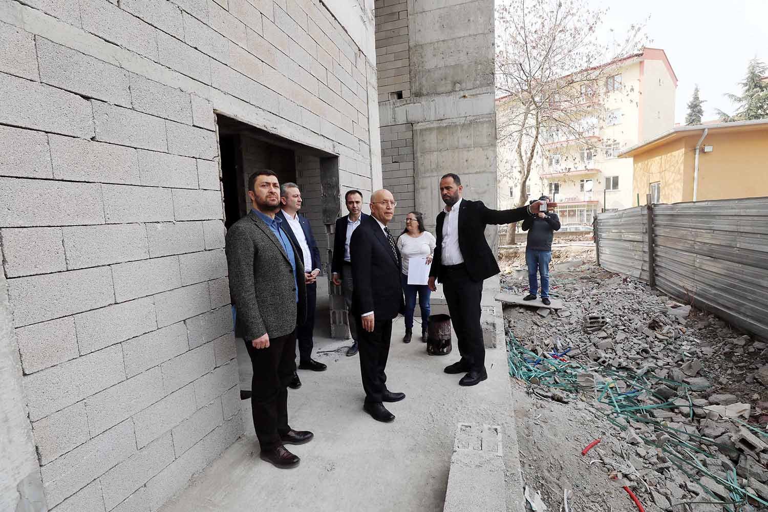 Başkan Yaşar Cami ve Cemevi İnşaatlarını Denetledi Yenimahalle Belediye Başkanı Fethi Yaşar, Başkan Yardımcıları Yaşar Neslihanoğlu ve