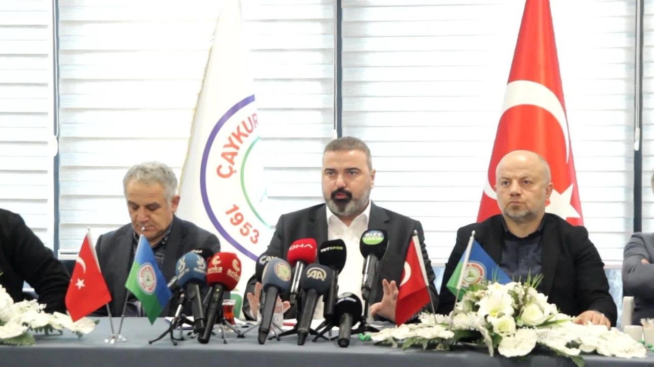 ÇAYKUR Rizespor Kulüp Başkanı İbrahim Turgut, Maçlarda Slogan Atanlarla İlgili Yaptıkları Paylaşımı Değerlendirdi: “Üç Beş Kendini Bilmeze Söyleyecek Sözümüz Her Zaman Olur” Fenerbahçe ve Beşiktaş stadlarında oynanan maçlarda tribünlerinden 'hükümet istifa' sloganları