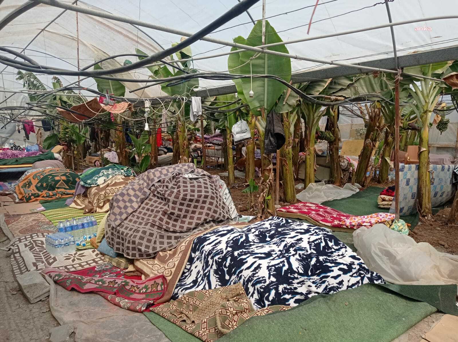 Hatay’ın Samandağ ilçesinde çadır ihtiyaçları tam karşılanamayan 100’den fazla kişinin