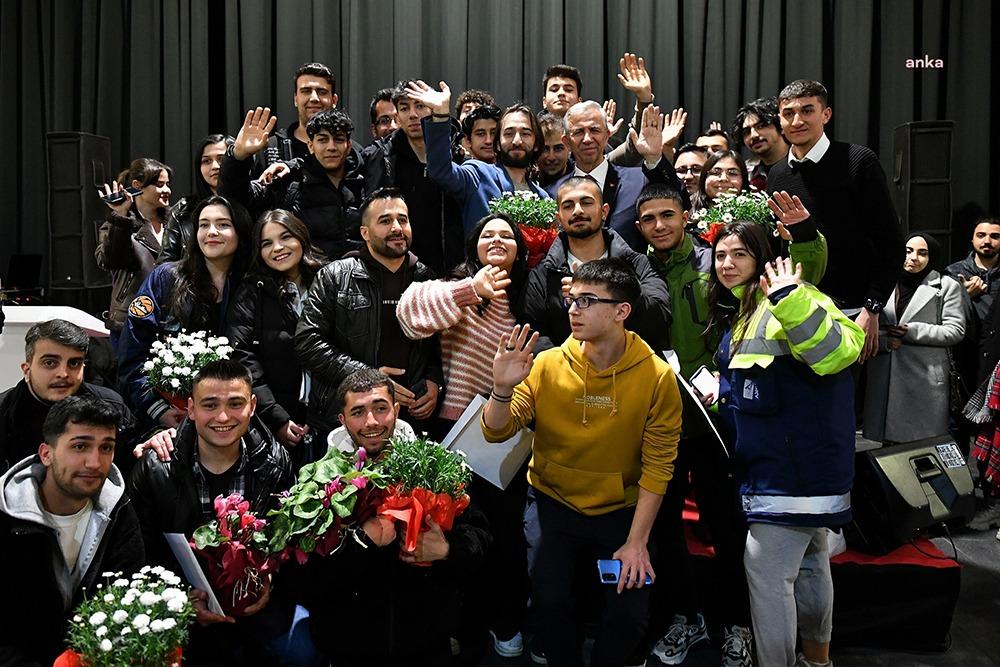 Mansur Yavaş, Deprem Dayanışmasına Katkı Sunan Gönüllü Gençlerle Bir Araya Geldi: "Minnettarız, Sizlerle Övünüyoruz"50579-2