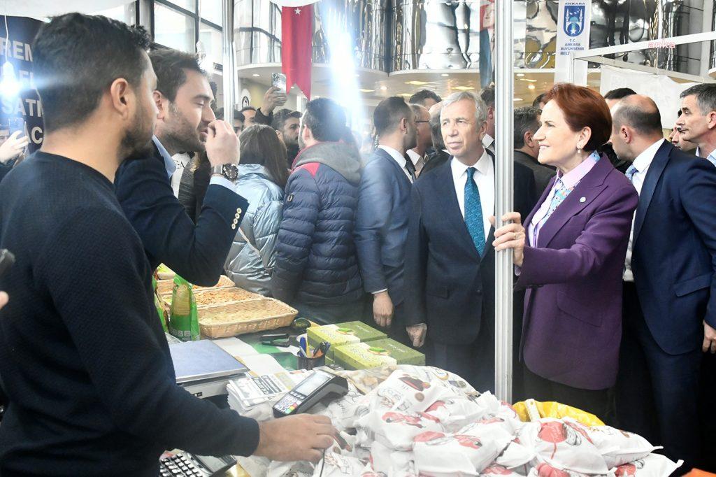 iyi-parti-genel-baskani-meral-aksener-depremzede-esnafa-destek-olmak-amaciyla-ankarada-duzenlenen-kahramanmaras-dayanisma-gunlerine-katildi