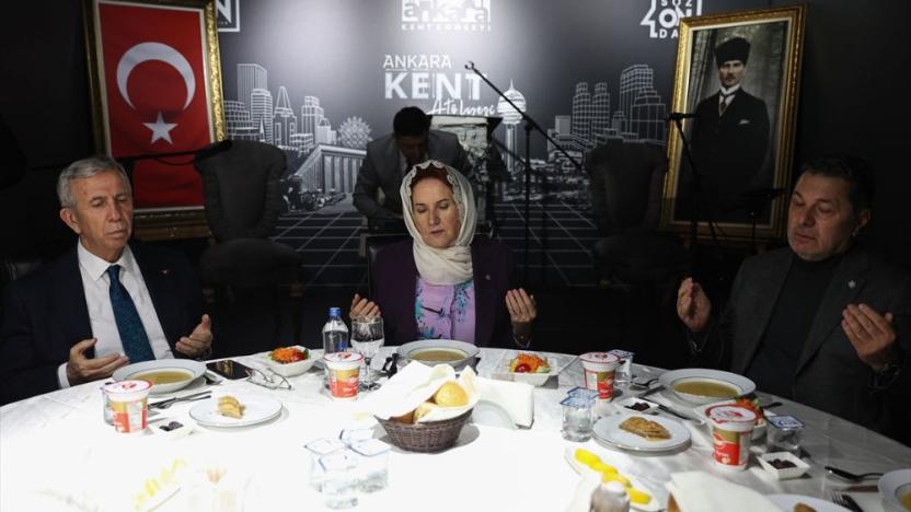 Akşener, Mansur Yavaş İle Birlikte Ankara’da İftar Programına Katıldı İYİ Parti Genel Başkanı Meral Akşener, Ankara Büyükşehir Belediye (ABB)