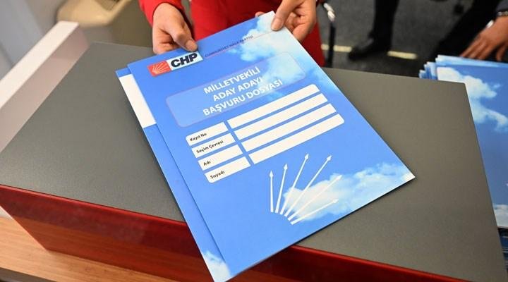 CHP’de Milletvekili Aday Adaylığı Başvuruları Başladı CHP, milletvekili aday adaylığı başvurularını bugün itibarıyla almaya başladı. Başvuru