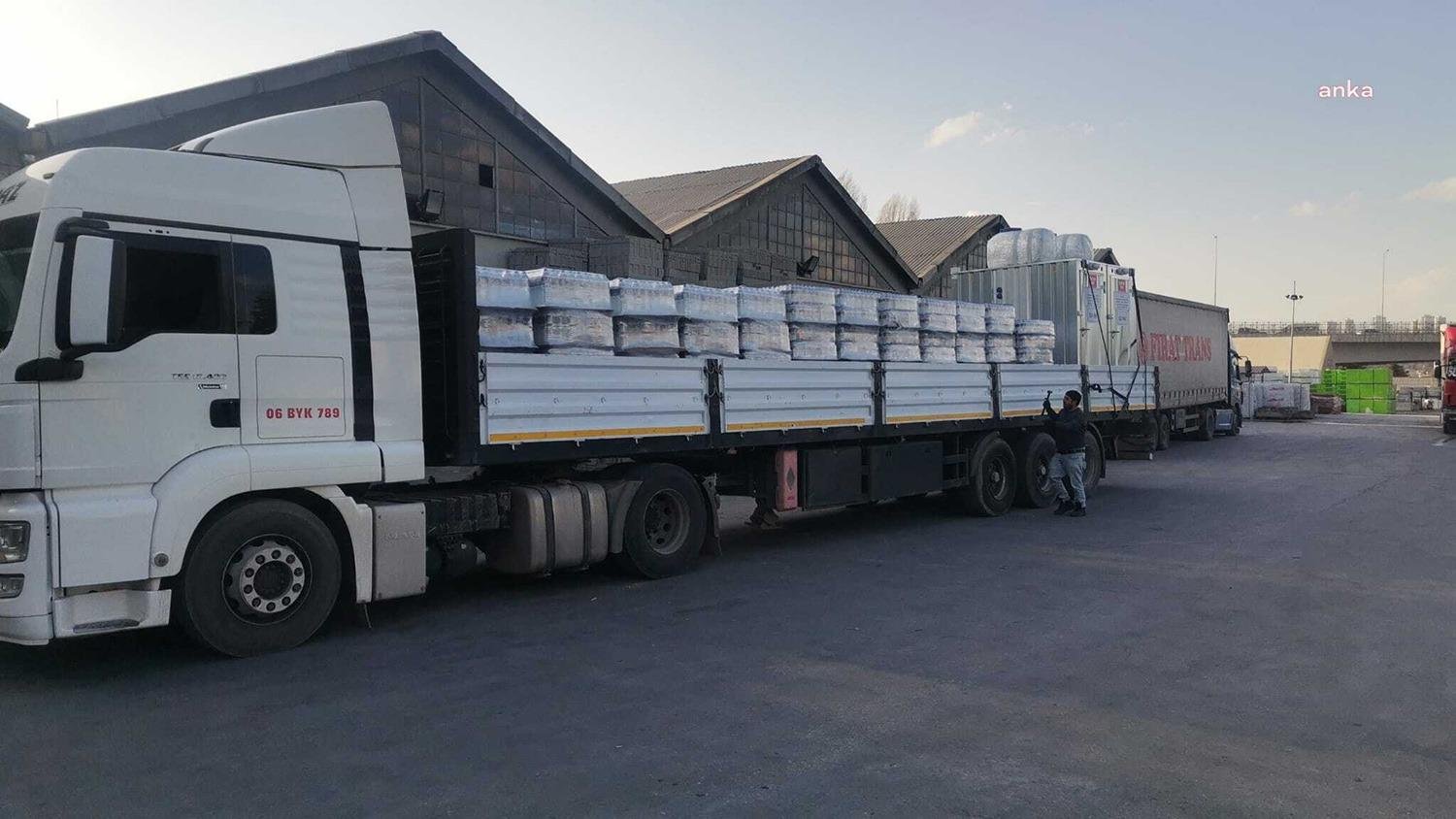 Ankara Büyükşehir Belediyesi Deprem Bölgesine İçme Suyu Sevkiyatını Sürdürüyor Ankara Büyükşehir Belediyesi iştiraklerinden Seğmen Su, deprem bölgesine içme suyu