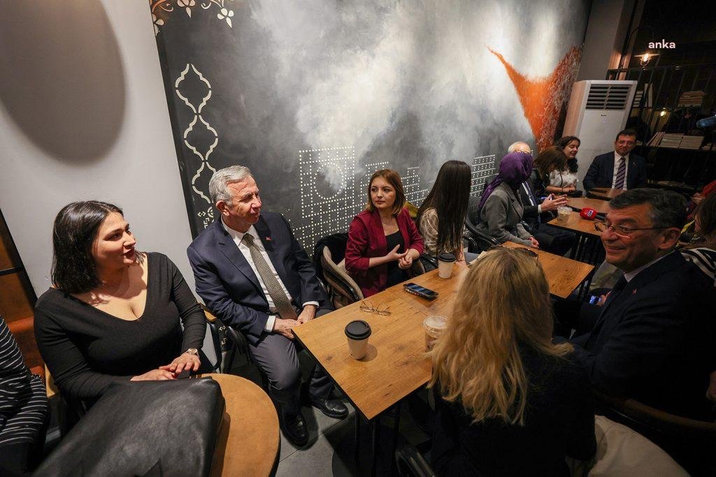 kilicdaroglu-konyada-genclerle-sohbet-etti-kadina-yonelik-siddeti-yasaklayan-bir-yasa-var-ozellikle-yeniden-refah-partisi-degismesini-istiyor-ama-cikarsa-daha-ciddi-sorunlar-cikacak-kadin-erkek