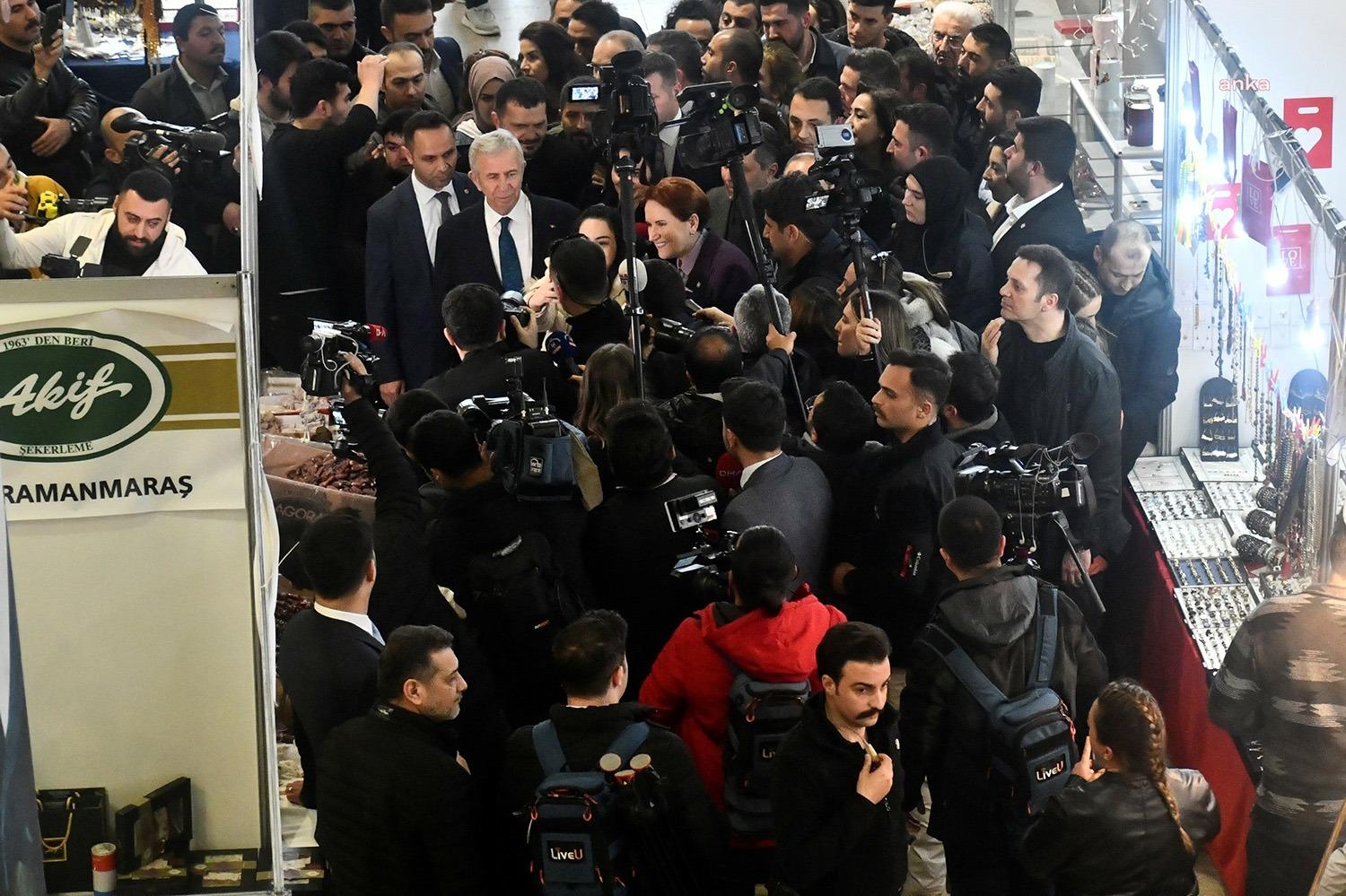 İYİ Parti Genel Başkanı Meral Akşener, depremzede esnafa destek olmak