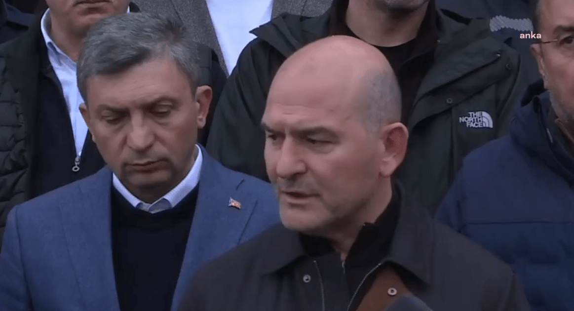 Bakan Soylu: 47 Bin 932 Kişinin Ölüm Tescil İşlemleri Gerçekleştirildi. Bin 619 Kişinin de Kimliği Tespit Edilmeye Çalışılıyor İçişleri Bakanı Süleyman Soylu, Kahramanmaraş ve Hatay merkezli depremlerde yaşamını