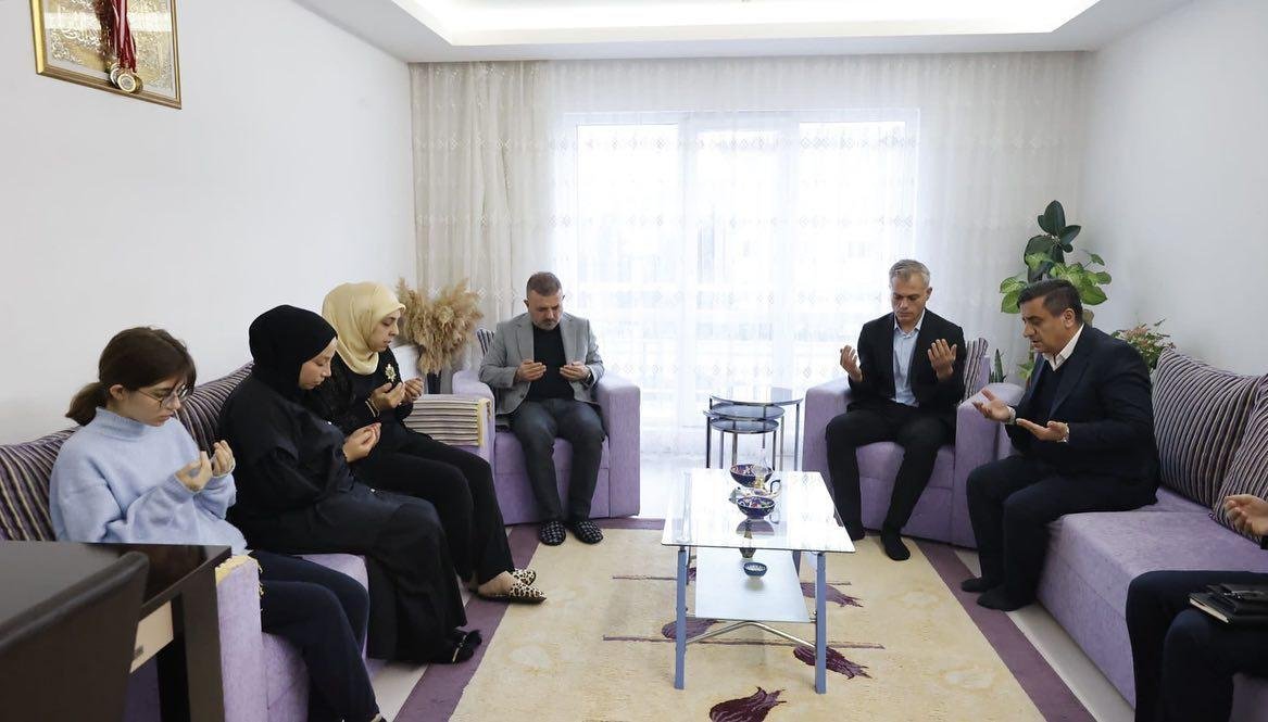 Başkan Ercan’dan Sincan’da Bulunan Depremzede Vatandaşlara Ziyaret Sincan Belediye Başkanı Murat Ercan,Kahramanmaraş depreminden etkilenen illerden gelerek Sincan’da