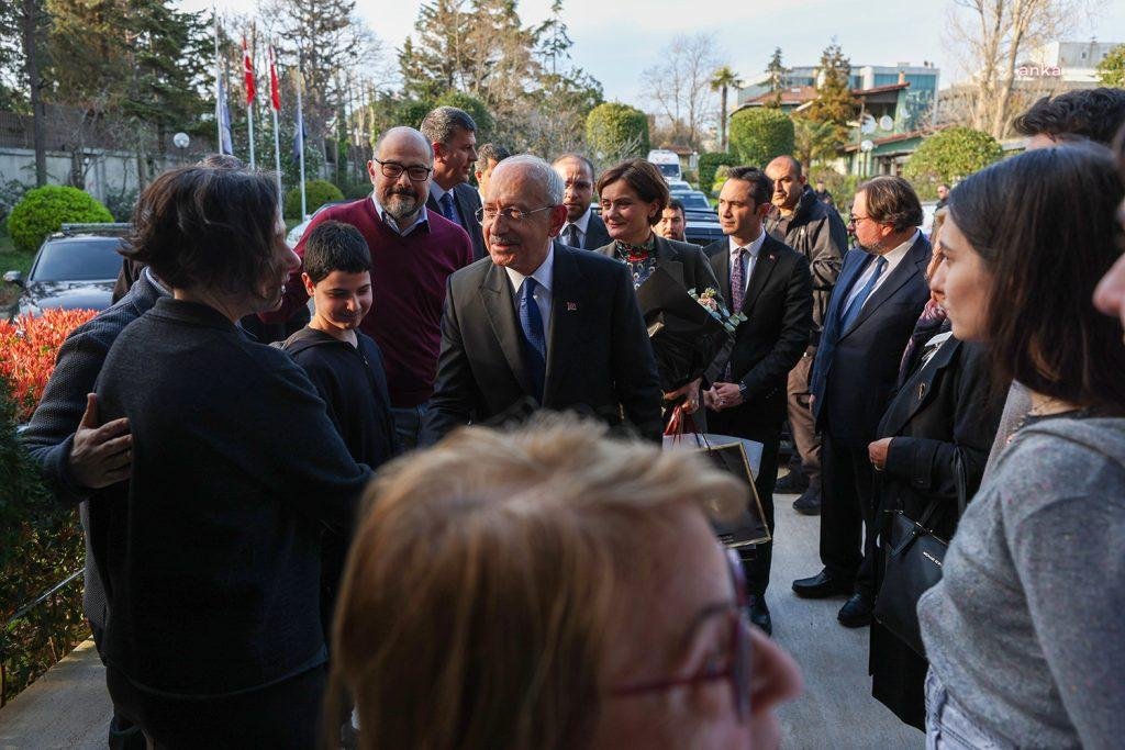 cumhurbaskani-adayi-kilicdaroglundan-ersin-arioglunun-ailesine-taziye-ziyareti