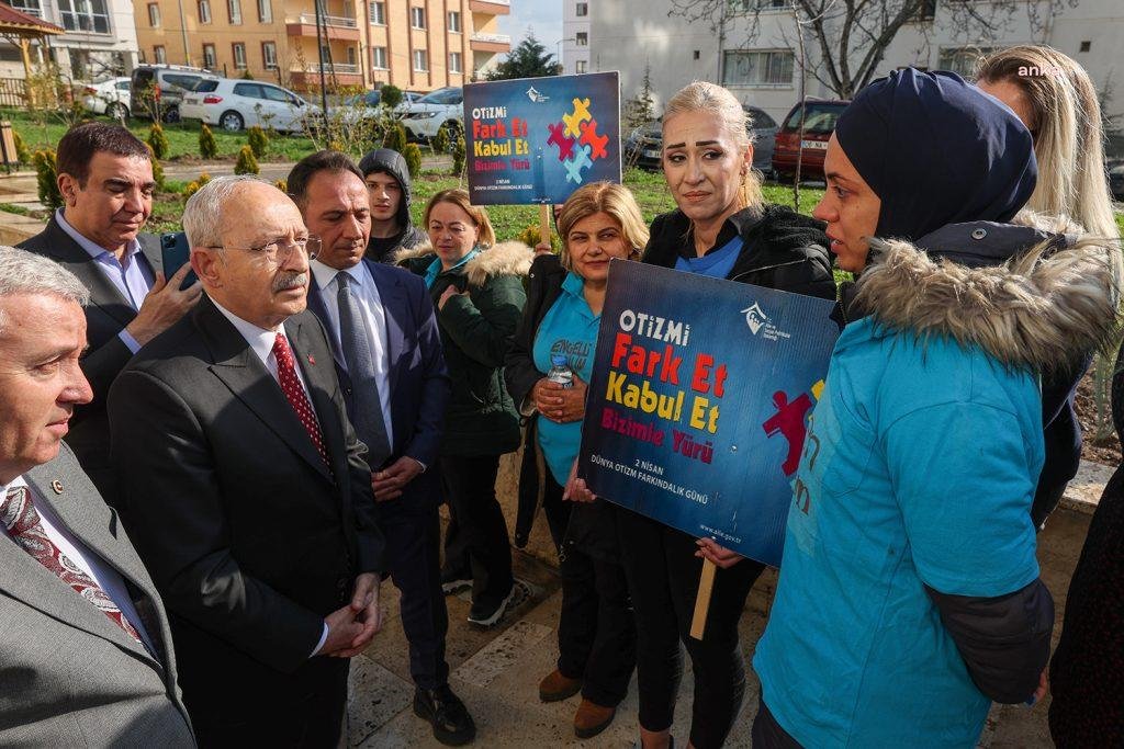 kilicdarogluna-dert-yanan-otizmli-cocuk-annesi-bizim-cocuklarimiz-okullara-kabul-edilmiyor-500-bin-tane-okullu-otizmli-birey-var-44-bini-okula-gidiyor-500-binin-gerisi-nerede