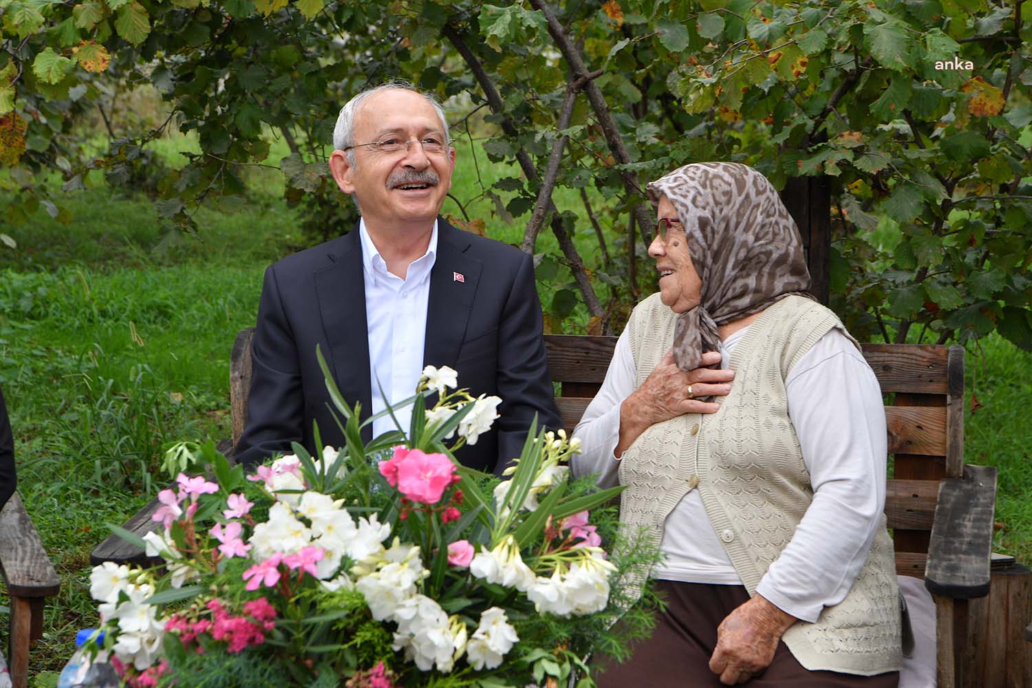Kemal Kılıçdaroğlu’ndan Dul ve Yetim Aylığı Mesajı: Soğanla Alay Edenler, Yetimlere Ne Yapsın… Onu da Hemen Halledeceğiz Millet İttifakı Cumhurbaşkanı Adayı ve CHP Genel Başkanı Kemal Kılıçdaroğlu,