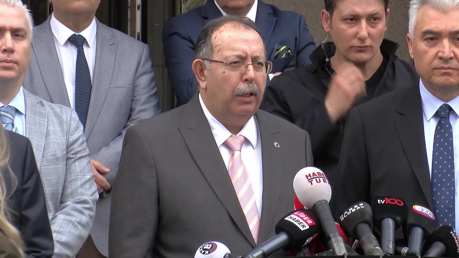 Yüksek Seçim Kurulu (YSK) Başkanı Ahmet Yener, 26 siyasi partinin