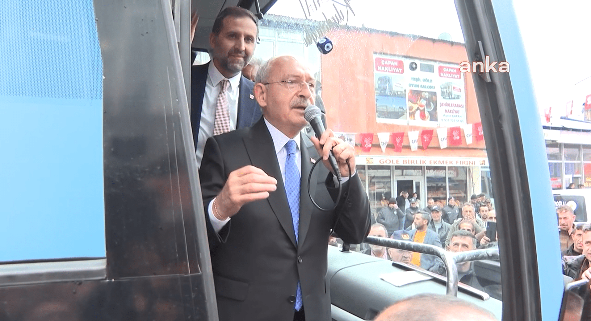 Kılıçdaroğlu, Ardahan Göle’de: “Halk İçin Çalışacağım. Sizin Gibi Yaşayacağım. Sizin Karnınız Toksa, Benim de Karnım Tok Olacak” Millet İttifakı Cumhurbaşkanı adayı Kemal Kılıçdaroğlu, Ardahan Göle’de vatandaşlara; “Onlar