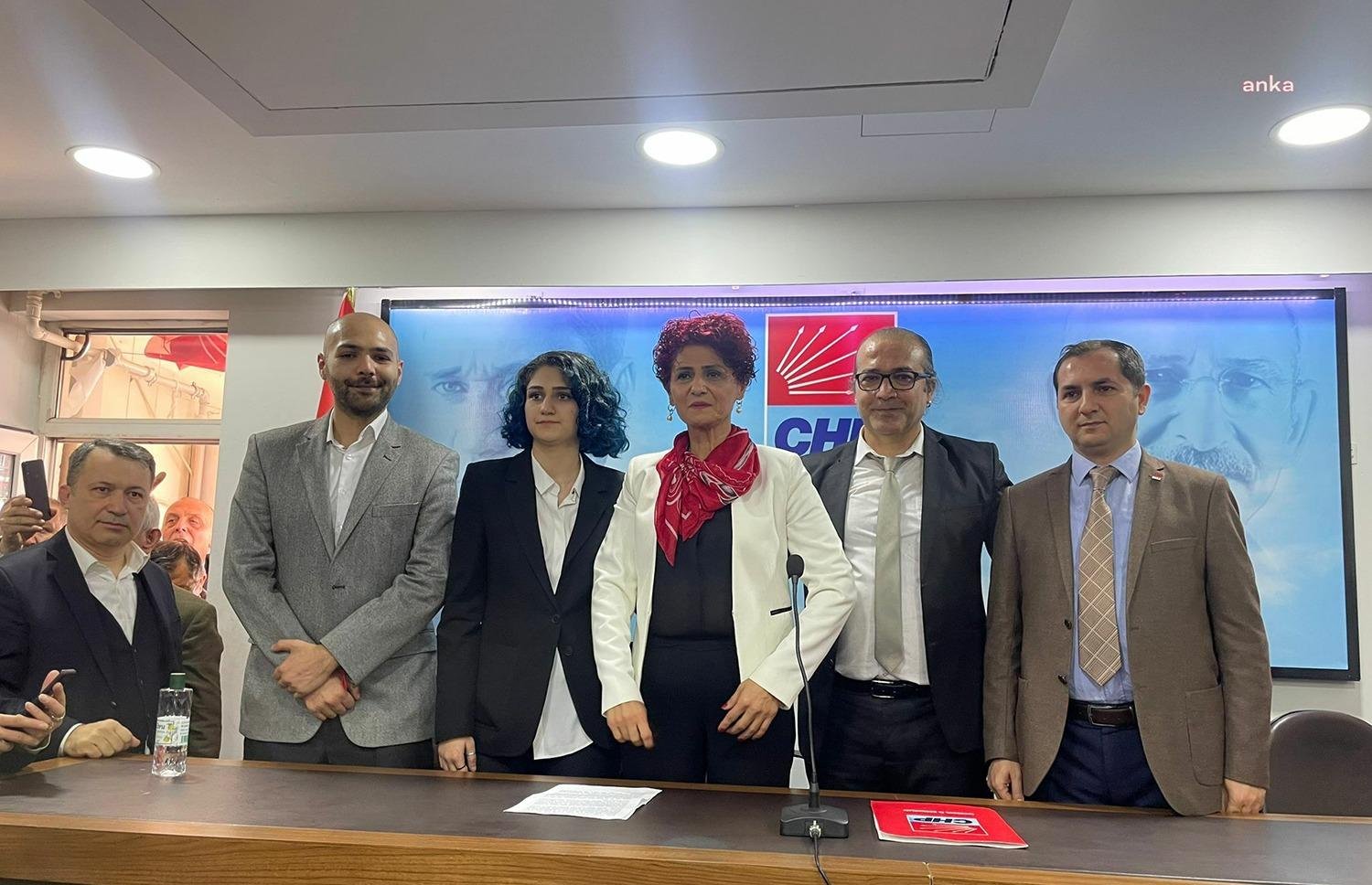 EYT Federasyonu Başkanlığından Ayrılan Özüpak, CHP Milletvekili Adaylığı İçin Başvurdu: “Dik Durduk, Eğilmedik” Emeklilikte Yaşa Takılanlar (EYT) Federasyonu Başkanlığı’ndan istifa eden Gönül Boran