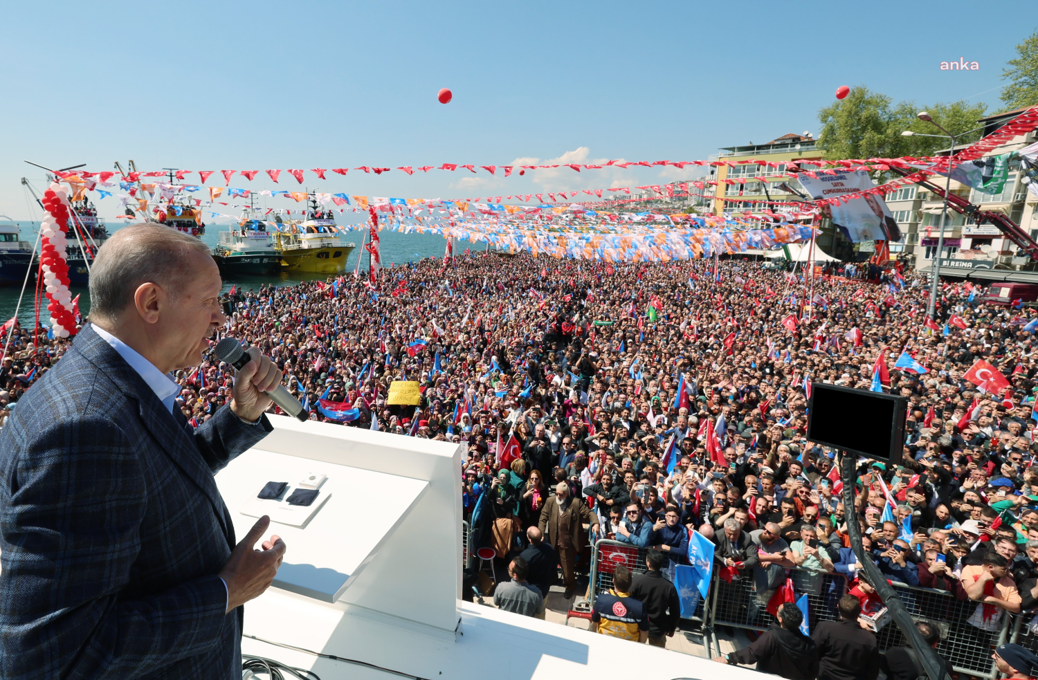 Erdoğan: “Biz TOGG’u, TCG Anadolu’yu, Kızılelma’yı Geliştirirken Aslında Vatandaşımızın Manavdaki Soğana, Kasaptaki Ete, Marketteki Süte Erişmesini de Kolaylaştırıyoruz” Cumhurbaşkanı Recep Tayyip Erdoğan, Bursa Gemlik’te; “Biz TOGG’u, TCG Anadolu’yu,