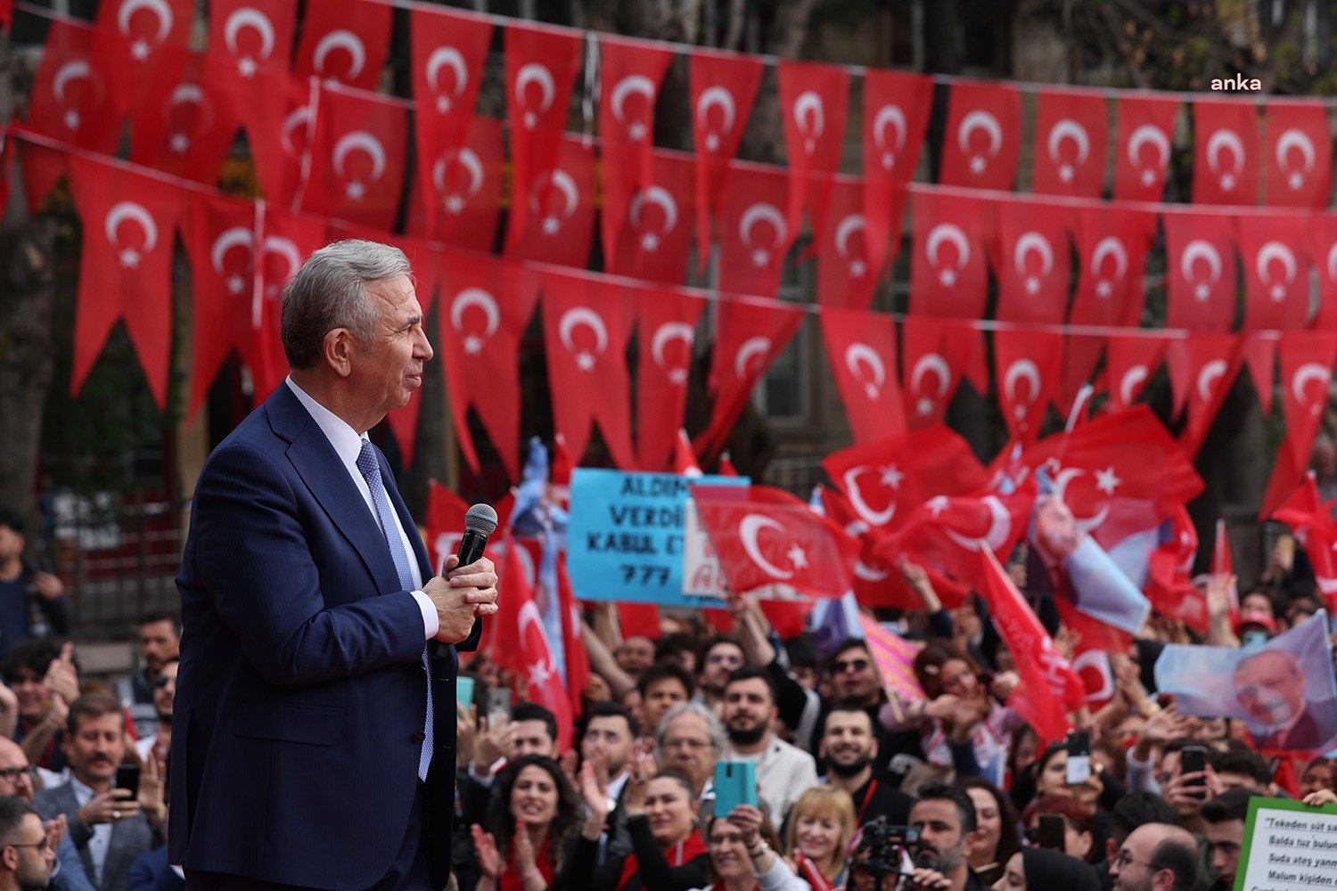 Mansur Yavaş: “Çakarlı Araçlarından, İmtiyazlarından Kopamıyorlar Ama Halktan Koptular” Ankara Büyükşehir Belediye Başkanı Mansur Yavaş, Nevşehir'de; “Millet İttifakı’nı 'şu