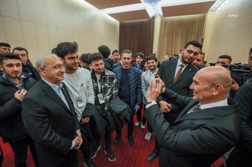 kemal-kilicdaroglundan-genclere-degisim-senin-elinde-genc-arkadasim-bu-ulkeye-zenginligi-ozgurlugu-ve-yasama-sevincini-en-cok-da-senin-icin-geri-getirecegim