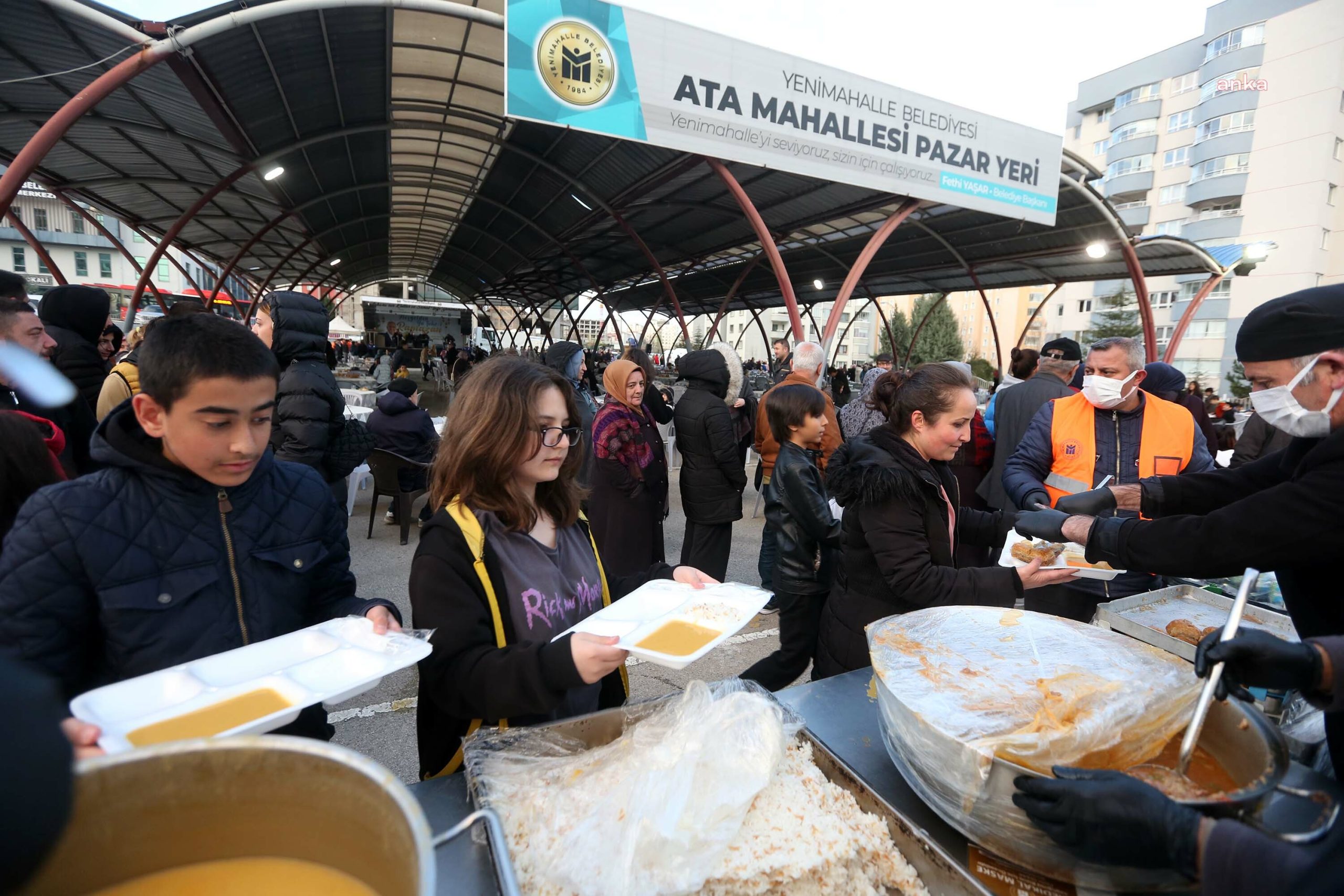 Ramazan ayında ilçenin farklı noktalarında düzenlediği iftar programlarıyla vatandaşları bir