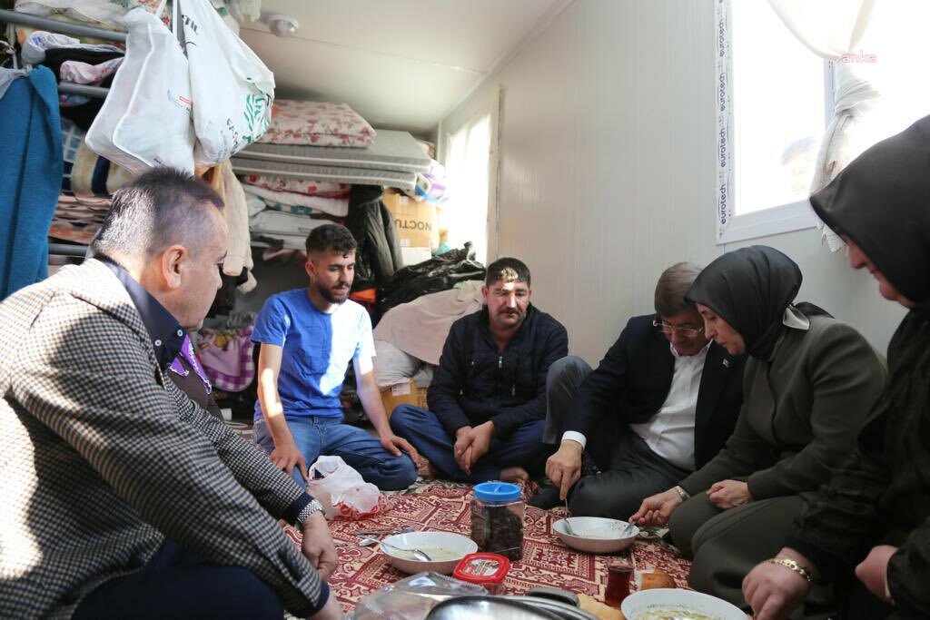 Gelecek Partisi Genel Başkanı Ahmet Davutoğlu, Ramazan Bayramı’nın ilk günü