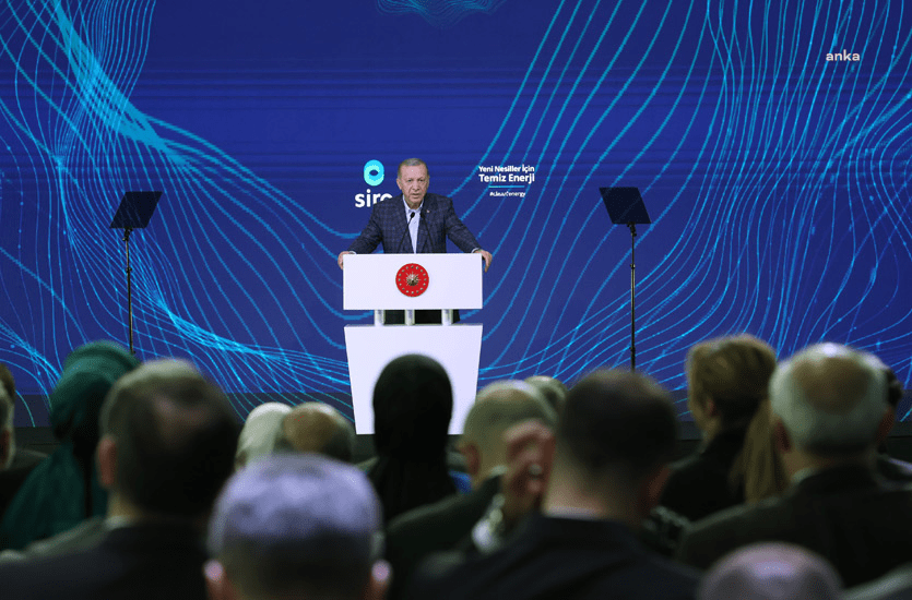 Erdoğan: Asıl Enerjimizi, Asıl Mesaimizi, Kamunun Teşvik ve Destekleriyle Özel Sektörün Büyümesine Vereceğiz Cumhurbaşkanı ve AKP Genel Başkanı Recep Tayyip Erdoğan, Gemlik'teki SIRO