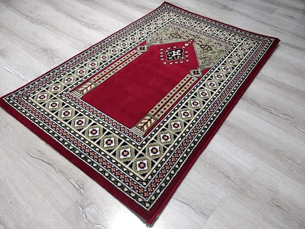 Bildiğiniz üzere son günlerde yaşanan en ateşli tartışma seccade üzerine