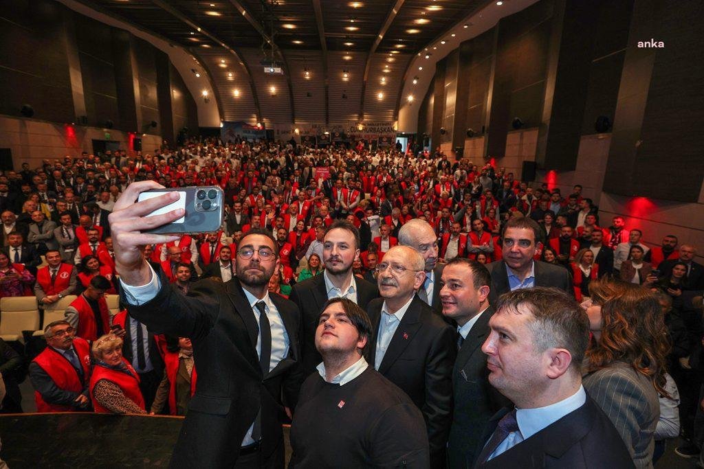 cumhurbaskani-adayi-kemal-kilicdaroglu-kilicdaroglu-gonulluleri-ile-bulustu