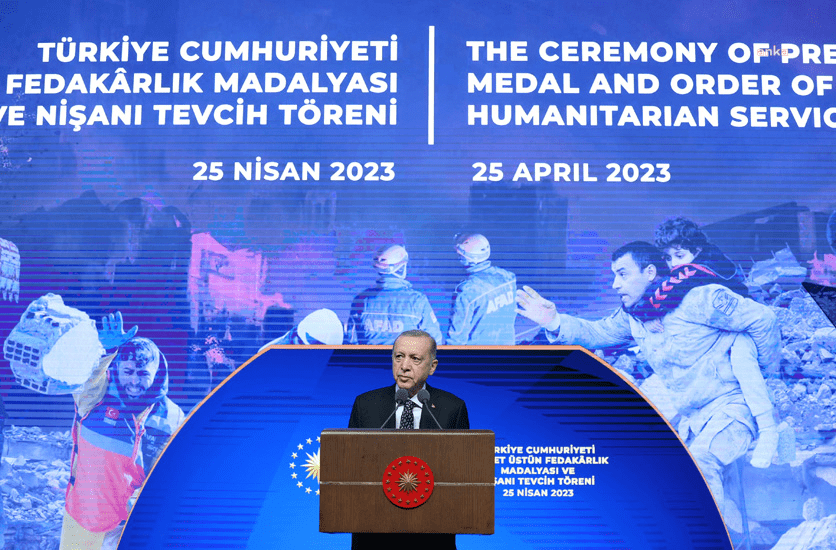 Erdoğan: “Şimdiye Kadar Hane Desteği, Taşınma ve Kira Yardımıyla, Vefat Edenlerin Yakınlarına Nakdi Yardım Olarak 28 Milyar Lira Ödeme Yaptık” Cumhurbaşkanı ve AKP Genel Başkanı Recep Tayyip Erdoğan, Devlet Üstün