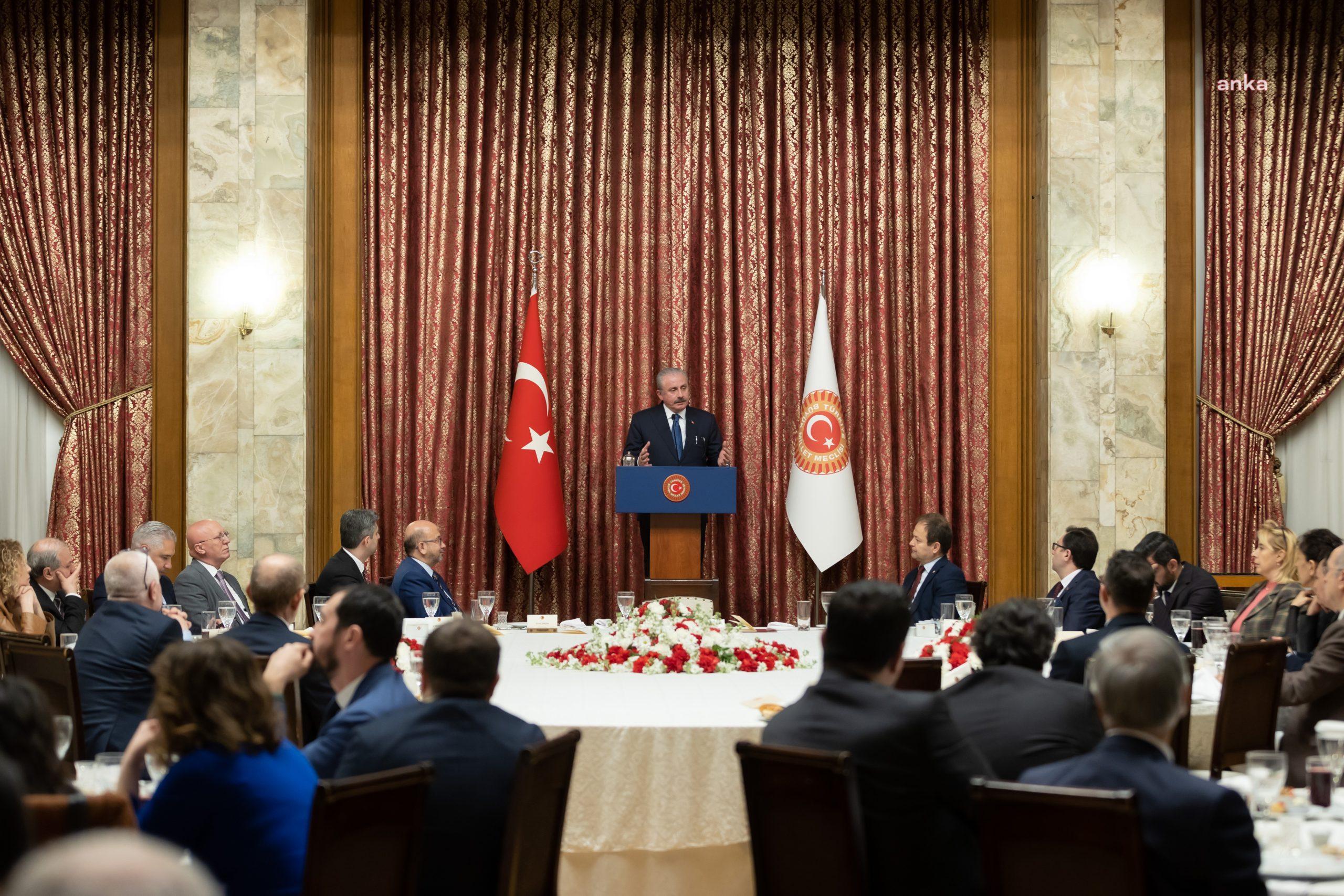 TBMM Başkanı Şentop: “TBMM’ye Zarar Verecek, Gölge Düşürecek Her Şeyden Kaçınmamız Lazım” TBMM Başkanı Mustafa Şentop, bugün parlamento muhabirleri ile iftarda bir