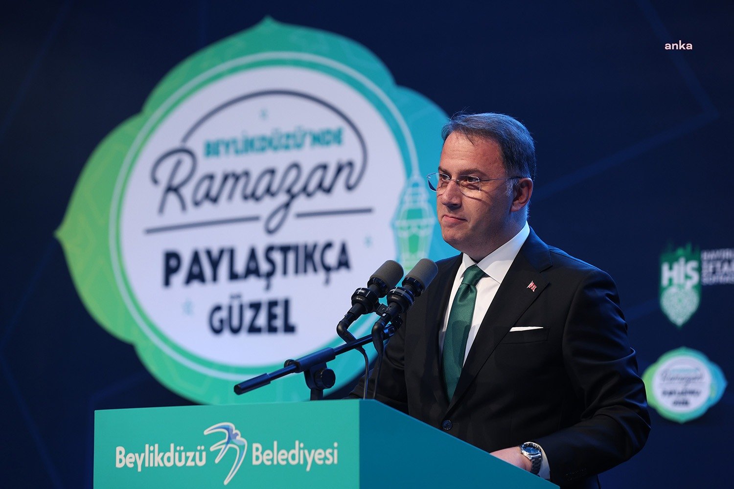 Beylikdüzü Belediye Başkanı Çalık: “Daha Güzel Bir Ülke İçin, Çocuklarımızın Yüzünün Güldüğü Bir Türkiye İçin Umutluyuz” Beylikdüzü Belediye Başkanı Mehmet Murat Çalık, belediyenin iftar programında; “Daha