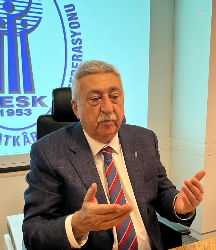 Türkiye Esnaf ve Sanatkarları Konfederasyonu (TESK) Genel Başkanı Bendevi Palandöken, yanında