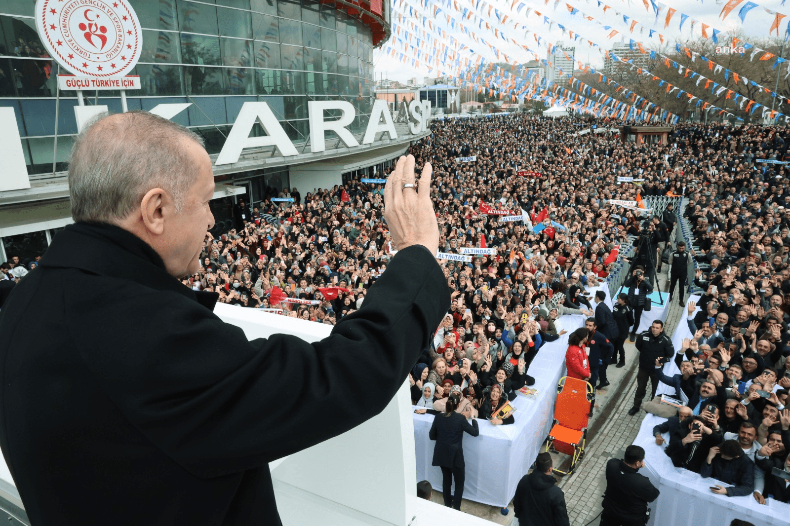 Cumhurbaşkanı ve AKP Genel Başkanı Recep Tayyip Erdoğan, partisinin seçim