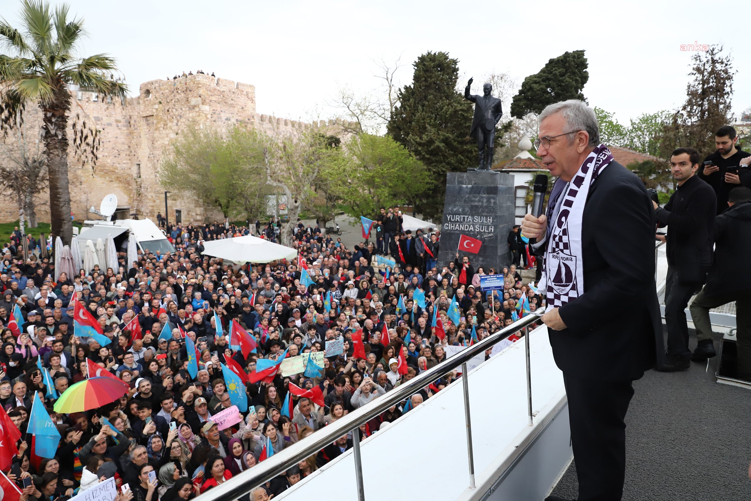 Ankara Büyükşehir Belediye (ABB) Başkanı Mansur Yavaş, Sinop İskele Meydanı’nda;