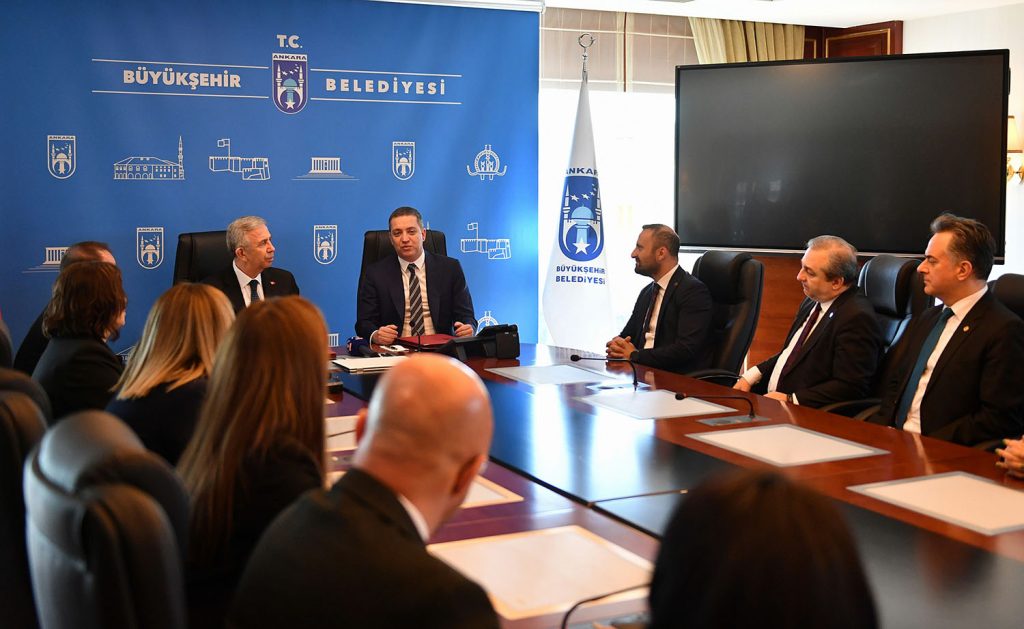 ankara-buyuksehir-belediyesi-ile-turkiye-barolar-birligi-arasinda-ortak-hizmet-projesi-protokolu-imzalandi