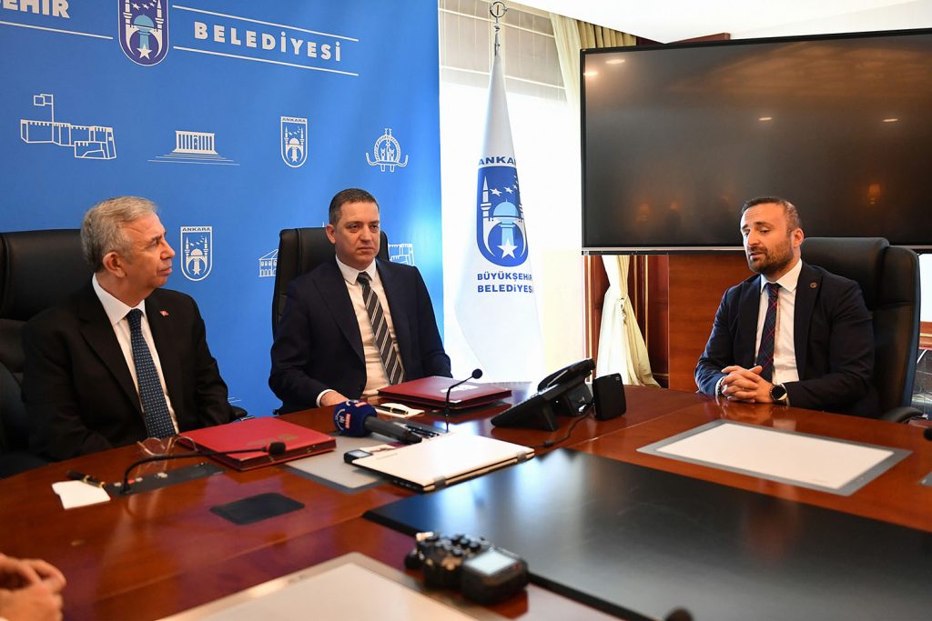 ankara-buyuksehir-belediyesi-ile-turkiye-barolar-birligi-arasinda-ortak-hizmet-projesi-protokolu-imzalandi